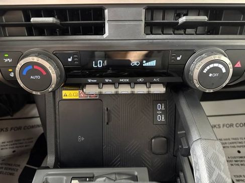 Used 2025 Toyota 4Runner TRD Off-Road AWD/4WD image 16