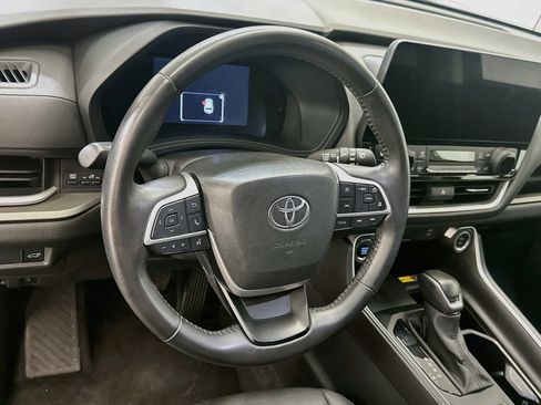 Used 2025 Toyota Grand Highlander AWD image 18