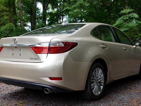 Used 2013 Lexus ES 350 w/ Luxury Pkg FWD image 6