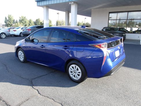 Used 2016 Toyota Prius Two image 3