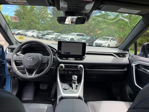 Used 2025 Toyota RAV4 XSE AWD/4WD image 5