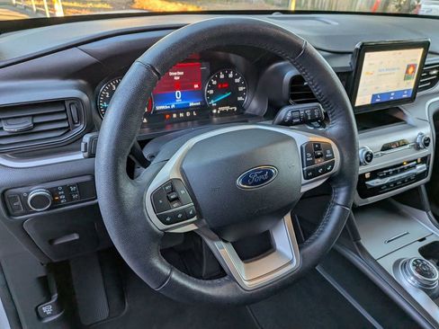 Used 2021 Ford Explorer XLT image 19