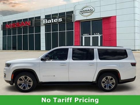 Used 2023 Jeep Wagoneer L 4WD w/ Premium Group I image 3