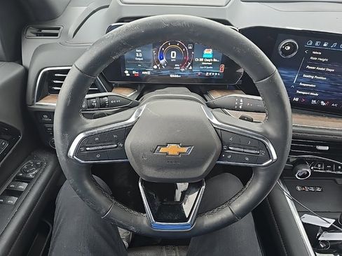 Used 2025 Chevrolet Suburban High Country image 19