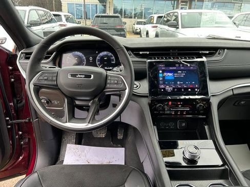 New 2025 Jeep Grand Cherokee Altitude image 11