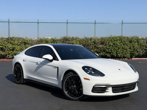 Used 2018 Porsche Panamera 4 w/ Premium Package AWD/4WD image 7