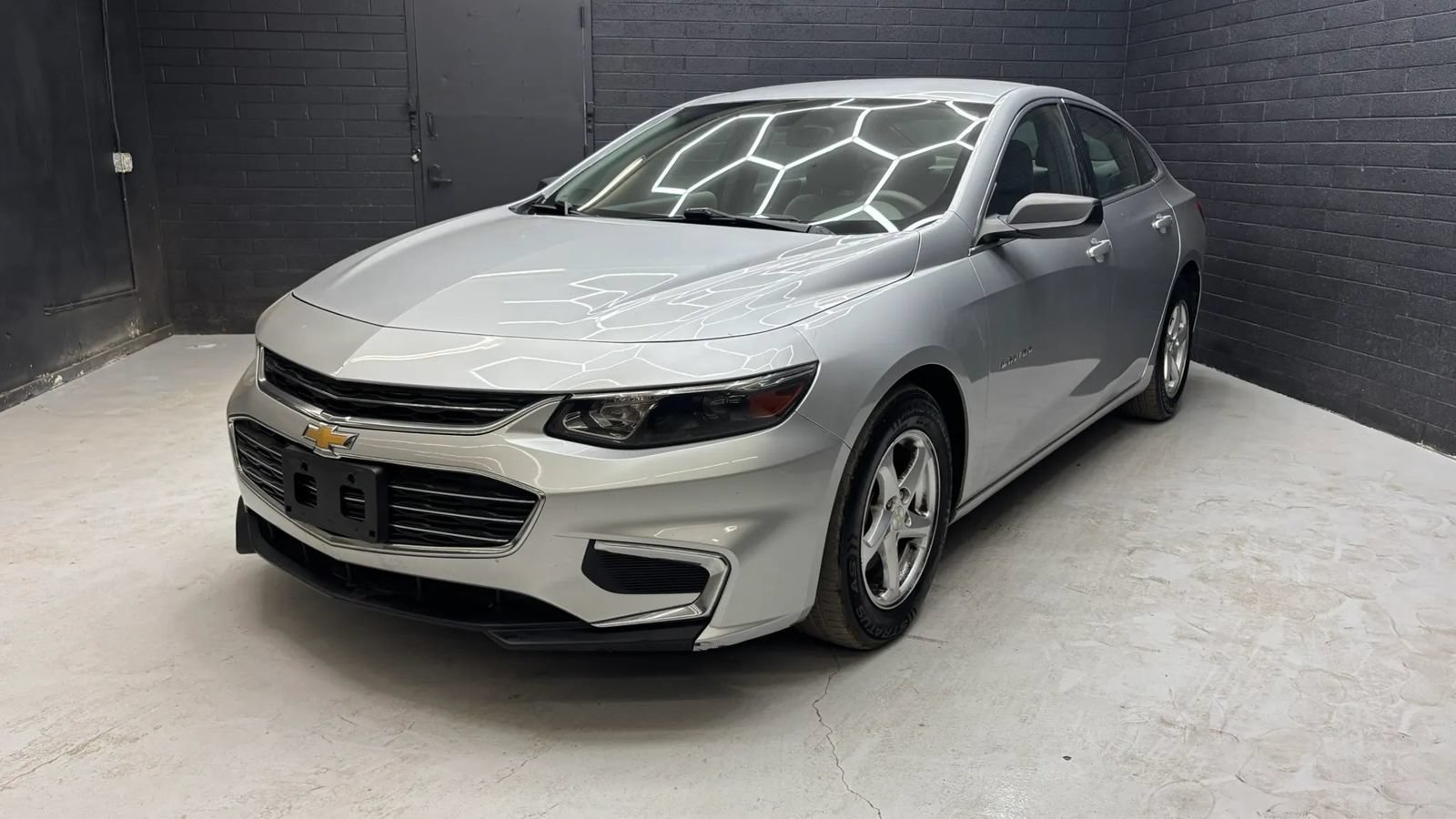 Used 2016 Chevrolet Malibu LS FWD image 2