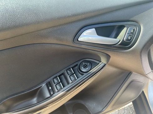 Used 2015 Ford Focus Titanium FWD image 19