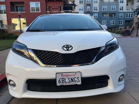 Used 2015 Toyota Sienna SE Premium FWD image 34