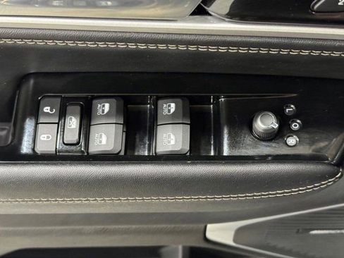 Used 2024 Jeep Wagoneer L Series II w/ Flexible Seating Group AWD/4WD image 19