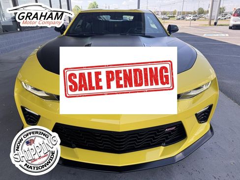 Used 2018 Chevrolet Camaro SS RWD image 1