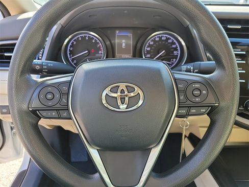 Used 2020 Toyota Camry LE image 18