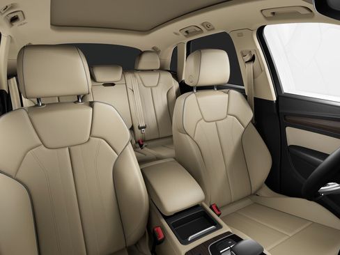 Certified 2024 Audi Q5 e Premium w/ Convenience Package AWD/4WD image 5