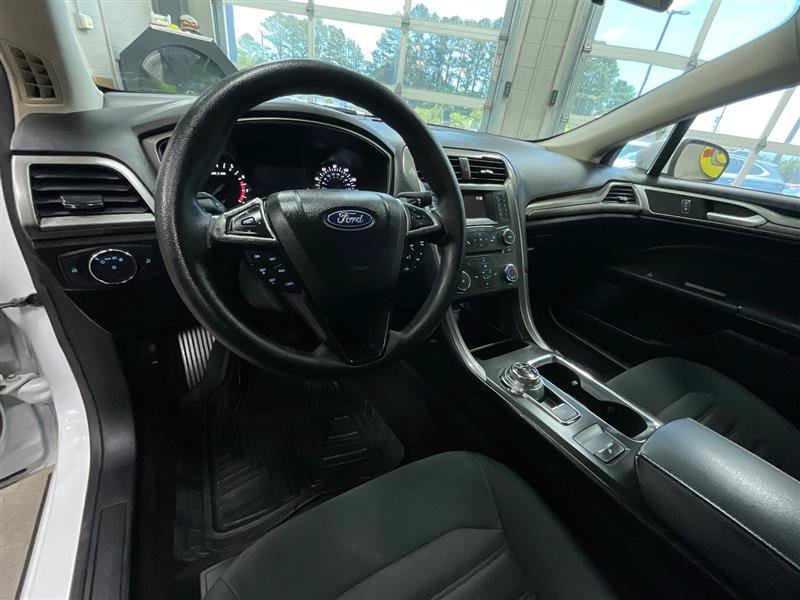 Used 2018 Ford Fusion SE FWD image 13
