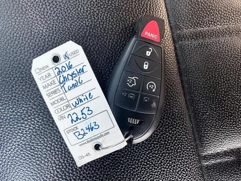 Used 2016 Chrysler Town & Country Touring w/ Driver Convenience Group FWD image 43