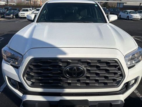 Certified 2023 Toyota Tacoma TRD Off-Road image 3