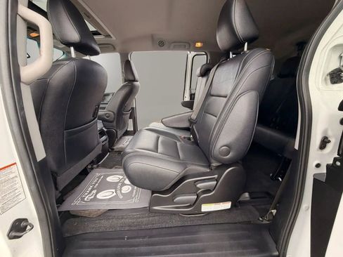 Used 2015 Toyota Sienna SE w/ SE Preferred Package FWD image 19