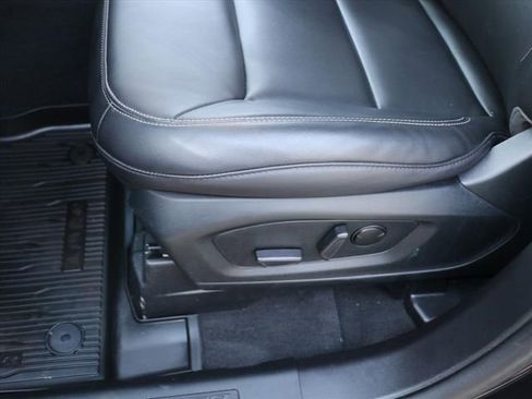 Used 2022 Ford Explorer XLT w/ Equipment Group 202A image 18