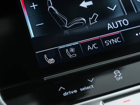 Used 2024 Audi RS 6 performance w/ Matte Carbon Package image 29