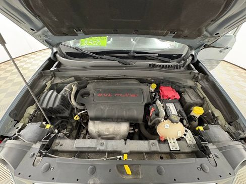 Used 2018 Jeep Renegade Latitude FWD image 32
