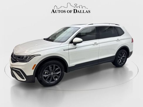 Used 2023 Volkswagen Tiguan SE w/ Panoramic Sunroof Package FWD image 2