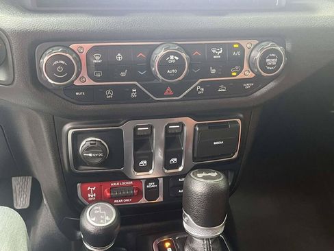 Used 2024 Jeep Wrangler Sport AWD/4WD image 26