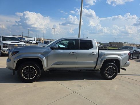 Used 2024 Toyota Tacoma TRD Sport image 4