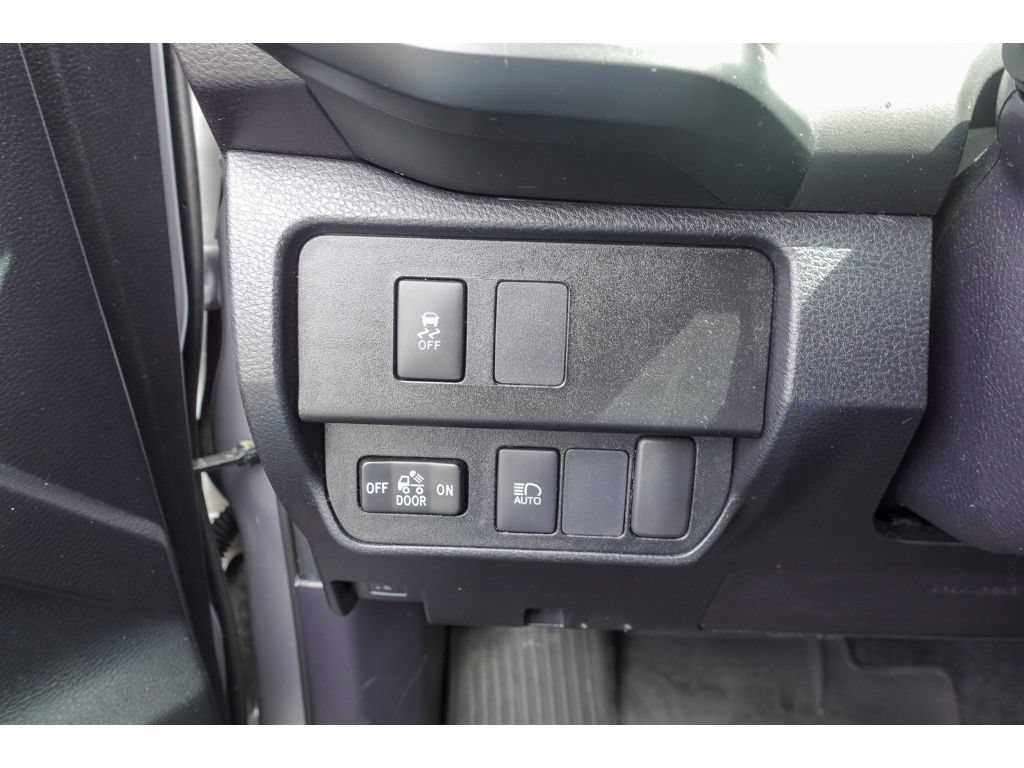 Used 2021 Toyota Tacoma SR AWD/4WD image 12