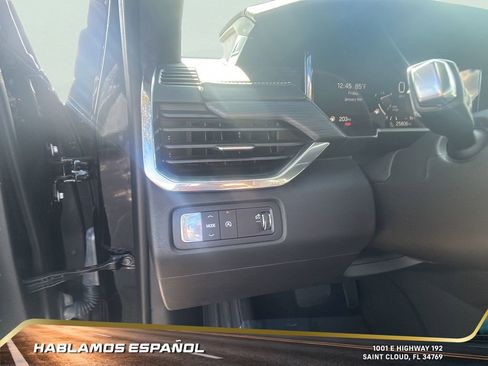 Used 2025 GMC Acadia Elevation image 15