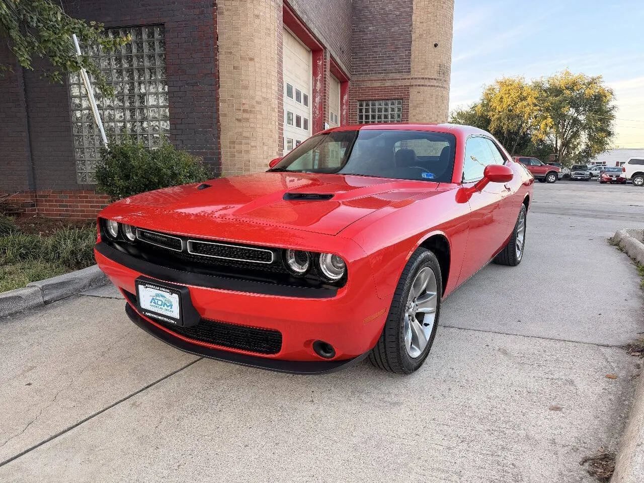 Used 2019 Dodge Challenger SXT RWD image 1