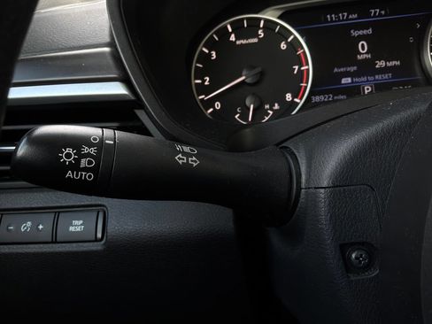 Used 2025 Nissan Altima 2.5 SV FWD image 34