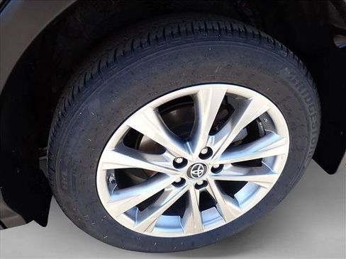Used 2018 Toyota RAV4 Limited w/ Advanced Technology Package AWD/4WD image 7