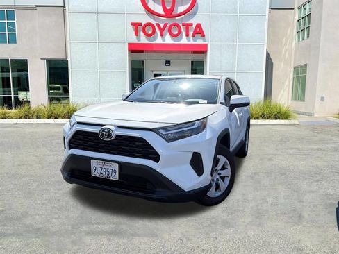 Used 2022 Toyota Prius Prime LE FWD image 4