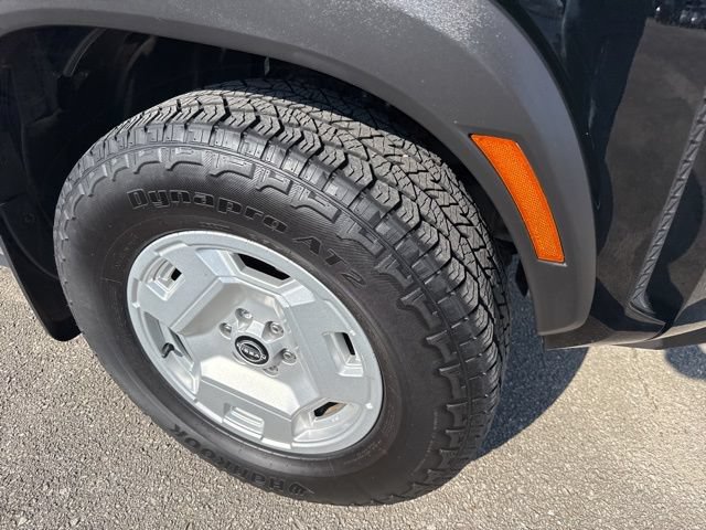 Used 2024 Nissan Frontier SV w/ Hardbody Edition AWD/4WD image 6
