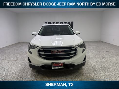Used 2019 GMC Terrain SLT w/ Preferred Package FWD image 2