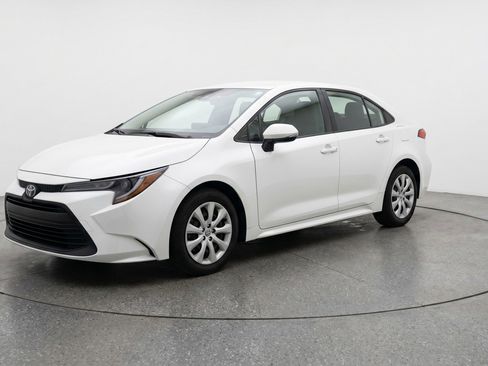 Used 2025 Toyota Corolla LE FWD image 3
