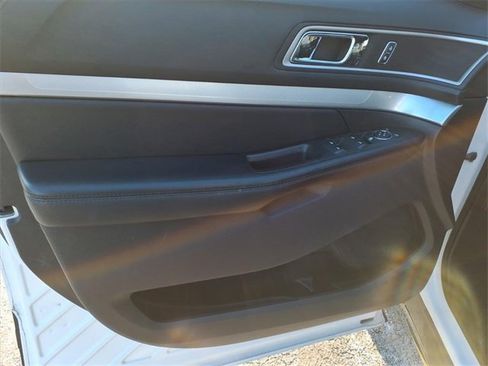 Used 2016 Ford Explorer XLT w/ Equipment Group 202A image 14