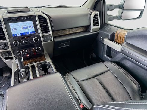 Used 2019 Ford F150 Lariat w/ Equipment Group 502A Luxury AWD/4WD image 33