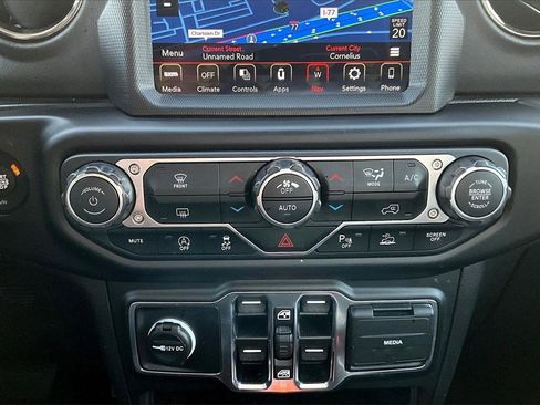 Certified 2023 Jeep Gladiator Overland image 18