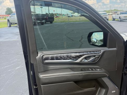 Used 2023 GMC Yukon XL Denali AWD/4WD image 19