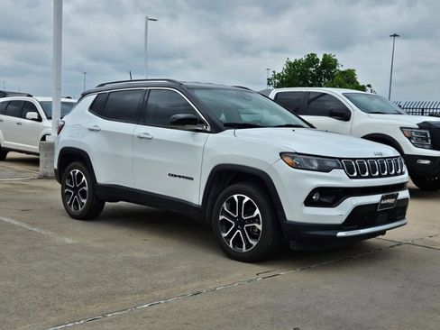 Used 2022 Jeep Compass Limited image 3