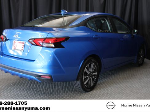 Used 2022 Nissan Versa SV FWD image 13