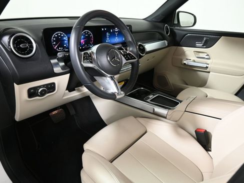 Certified 2025 Mercedes-Benz GLB 250 4MATIC image 4