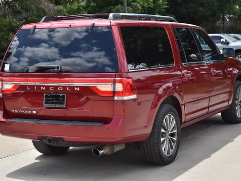 Used 2017 Lincoln Navigator L Select AWD/4WD image 8