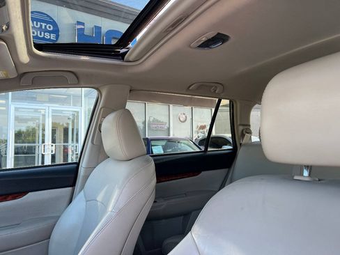 Used 2011 Subaru Outback 2.5i Limited AWD/4WD image 17