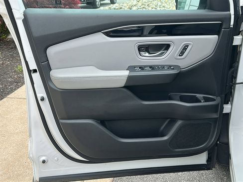 Used 2025 Honda Pilot EX-L image 13