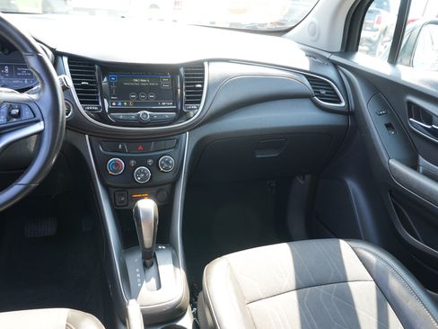 Used 2019 Chevrolet Trax LT w/ LT Convenience Package FWD image 21