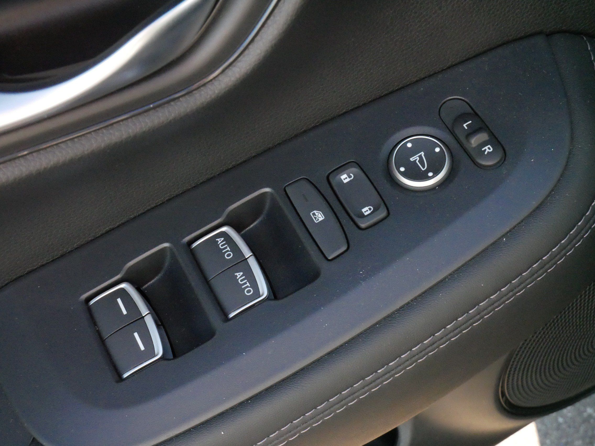 Used 2027 Honda HR-V EX-L image 19