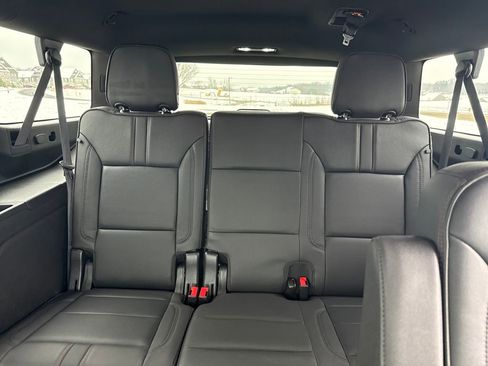 Used 2023 Chevrolet Suburban RST w/ Luxury Package image 15