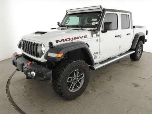 Used 2025 Jeep Gladiator Mojave w/ Convenience Group AWD/4WD image 7